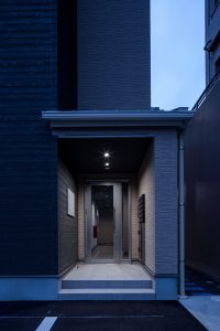 010
